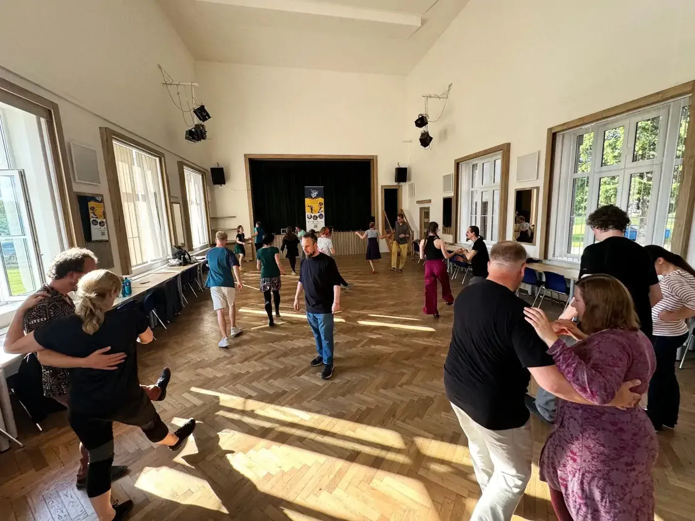 Lekce swingu ve Společenském domě v Opatovicích nad Labem